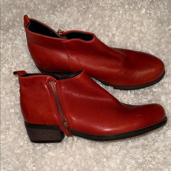 Eric Michael Red Leather Ankle Booties size 7 - Picture 1 of 4